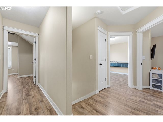 967 E 16TH St, Lafayette, OR 97127