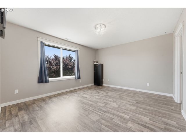 967 E 16TH St, Lafayette, OR 97127