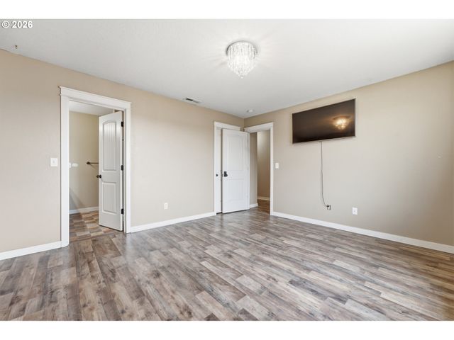 967 E 16TH St, Lafayette, OR 97127