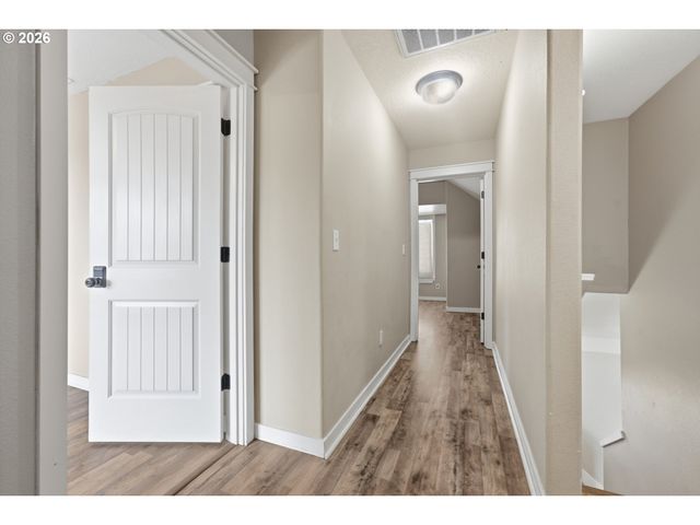 967 E 16TH St, Lafayette, OR 97127