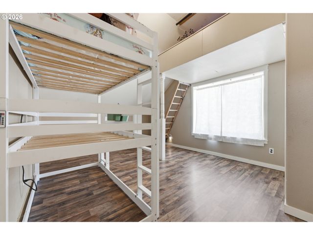 967 E 16TH St, Lafayette, OR 97127