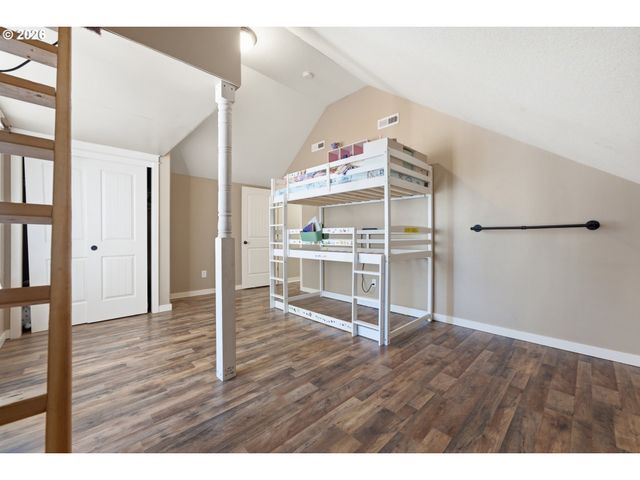 967 E 16TH St, Lafayette, OR 97127