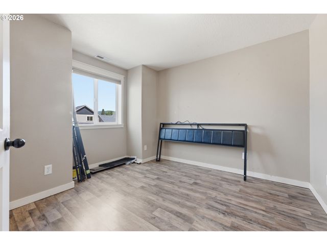 967 E 16TH St, Lafayette, OR 97127