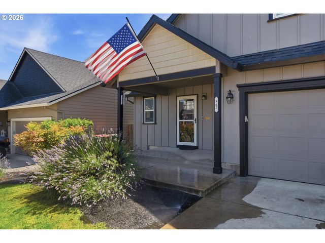 967 E 16TH St, Lafayette, OR 97127