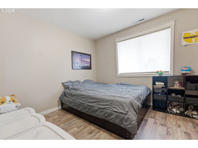 967 E 16TH St, Lafayette, OR 97127
