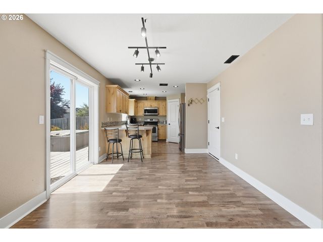 967 E 16TH St, Lafayette, OR 97127
