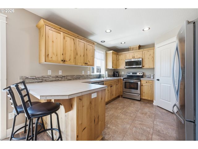 967 E 16TH St, Lafayette, OR 97127