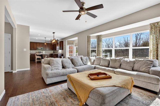 449 Jockeys Run, Wentzville, MO 63385