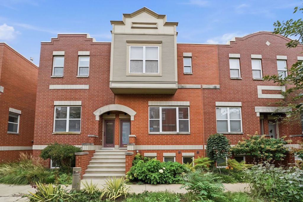 3645 W Cornelia Avenue B, Chicago, IL 60618 — exterior