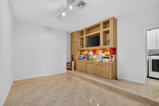 893 Forest Glen Lane, Wellington, FL 33414