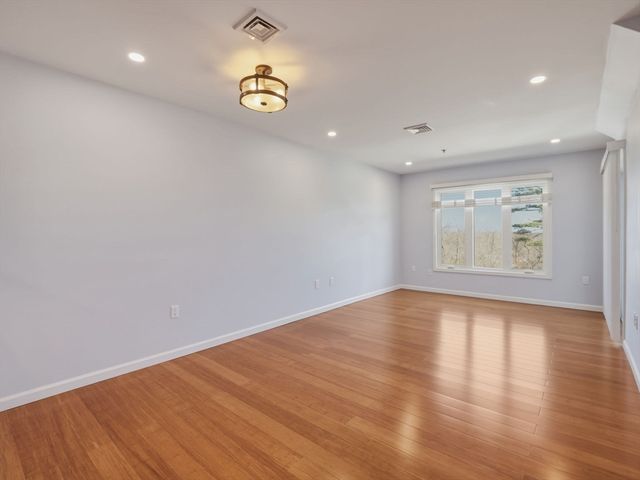 4 Duck Pond Rd 225, Beverly, MA 01915