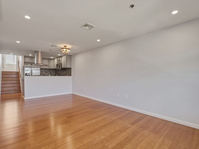 4 Duck Pond Rd 225, Beverly, MA 01915