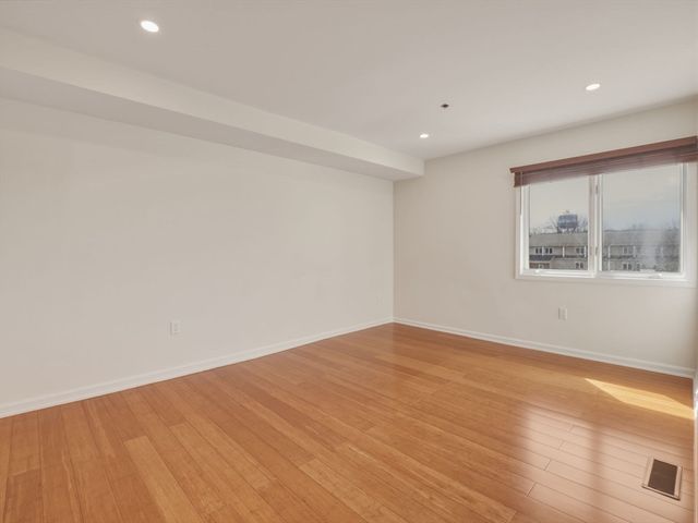 4 Duck Pond Rd 225, Beverly, MA 01915