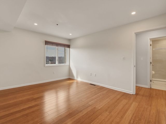 4 Duck Pond Rd 225, Beverly, MA 01915