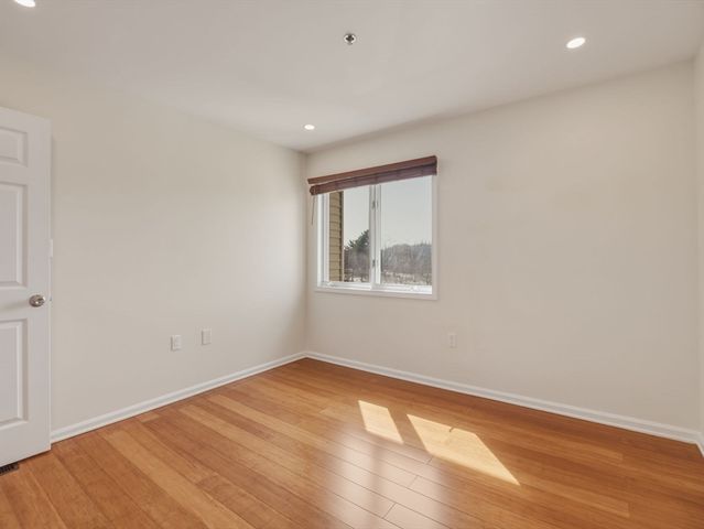 4 Duck Pond Rd 225, Beverly, MA 01915