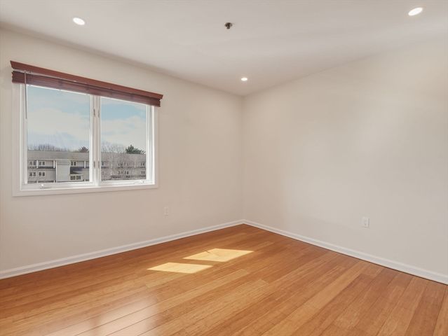 4 Duck Pond Rd 225, Beverly, MA 01915