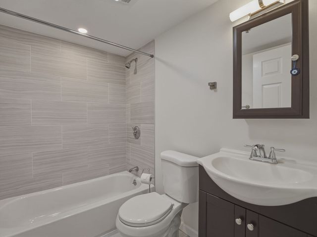 4 Duck Pond Rd 225, Beverly, MA 01915