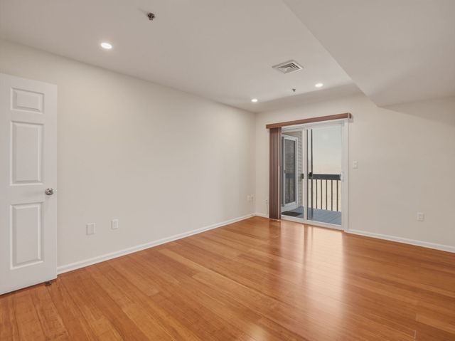 4 Duck Pond Rd 225, Beverly, MA 01915