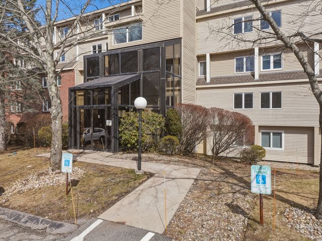 4 Duck Pond Rd 225, Beverly, MA 01915