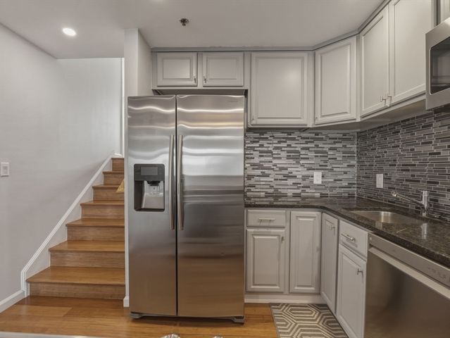 4 Duck Pond Rd 225, Beverly, MA 01915