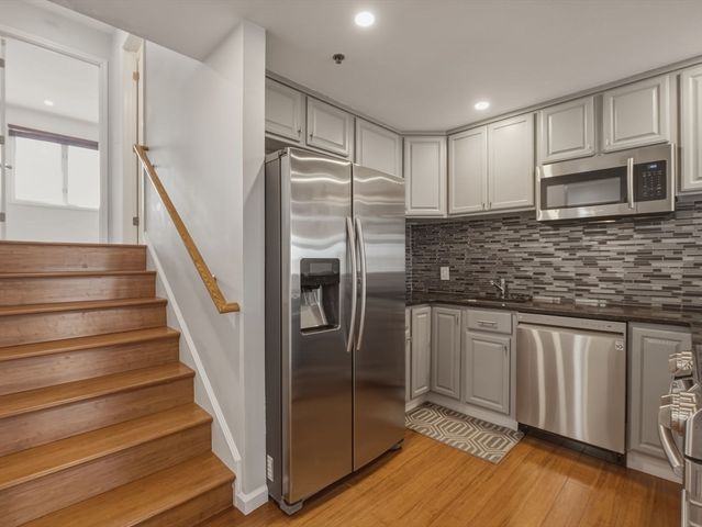 4 Duck Pond Rd 225, Beverly, MA 01915