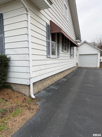 510 N MAPLE Street, Benton, IL 62812