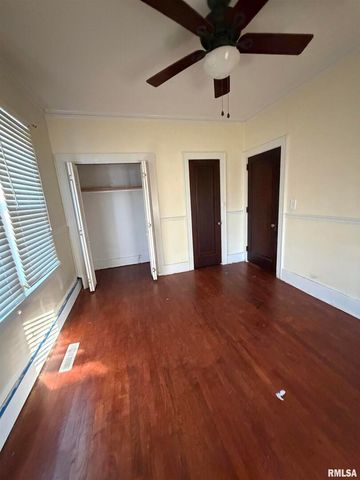 510 N MAPLE Street, Benton, IL 62812