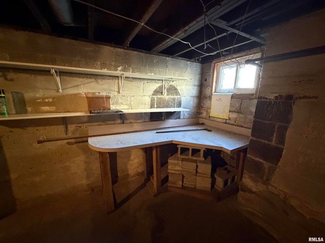 510 N MAPLE Street, Benton, IL 62812