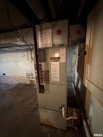 510 N MAPLE Street, Benton, IL 62812