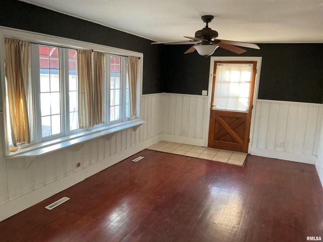 510 N MAPLE Street, Benton, IL 62812