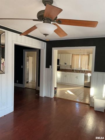 510 N MAPLE Street, Benton, IL 62812