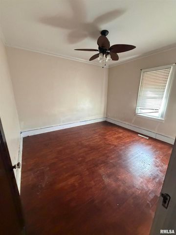 510 N MAPLE Street, Benton, IL 62812