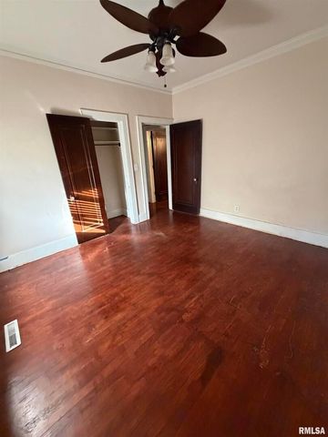 510 N MAPLE Street, Benton, IL 62812