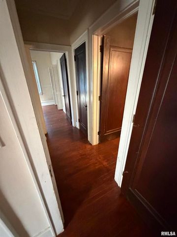 510 N MAPLE Street, Benton, IL 62812