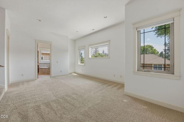 1299 NW Ogden Avenue, Bend, OR 97703