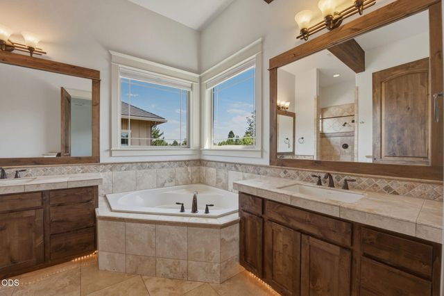 1299 NW Ogden Avenue, Bend, OR 97703