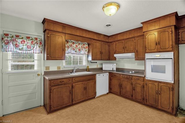 387 Ledford Circle, High Point, NC 27265