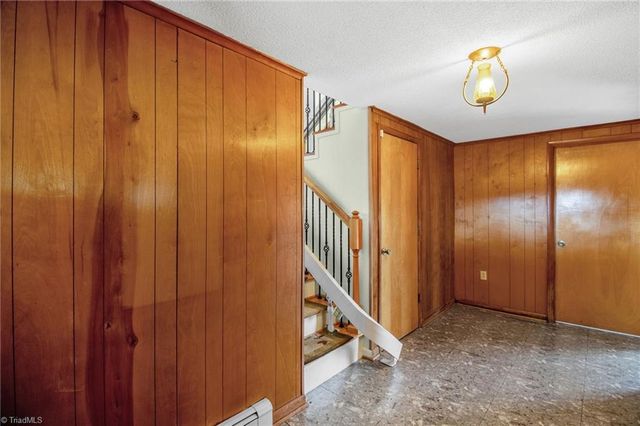 387 Ledford Circle, High Point, NC 27265