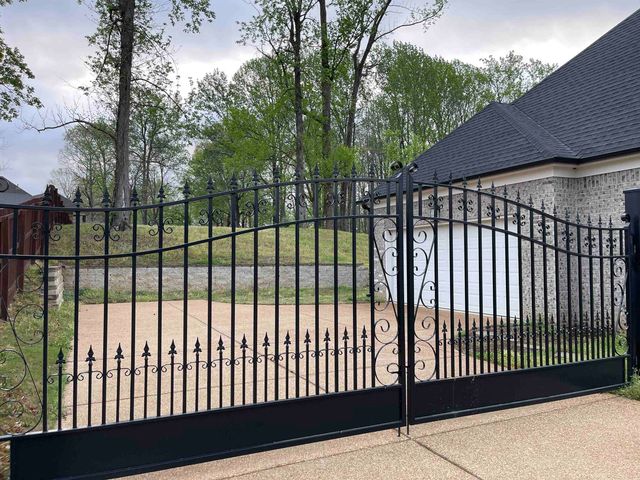 128 LOCH HAVEN CV S, Atoka, TN 38004