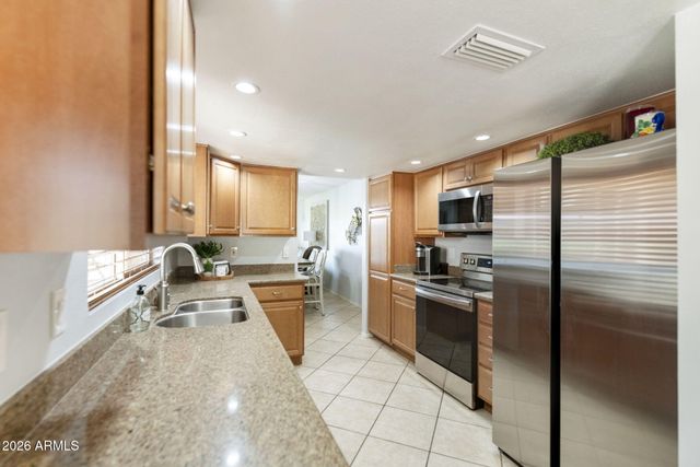725 S ARROWWOOD Way, Mesa, AZ 85208