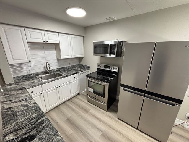 239 West Philadelphia Avenue 5, Las Vegas, NV 89102