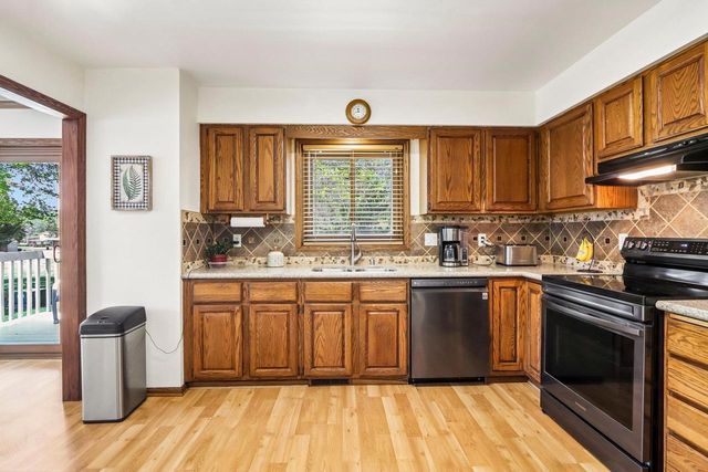 4431 Meadow Wood Circle, Deforest, WI 53532