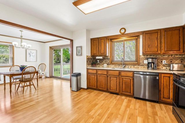 4431 Meadow Wood Circle, Deforest, WI 53532