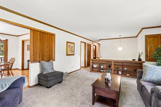 4431 Meadow Wood Circle, Deforest, WI 53532