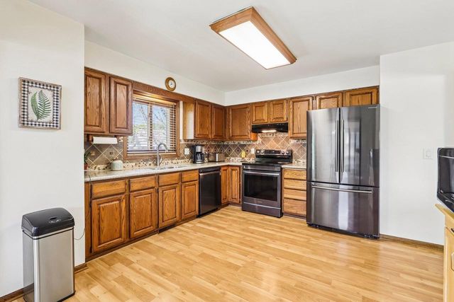 4431 Meadow Wood Circle, Deforest, WI 53532