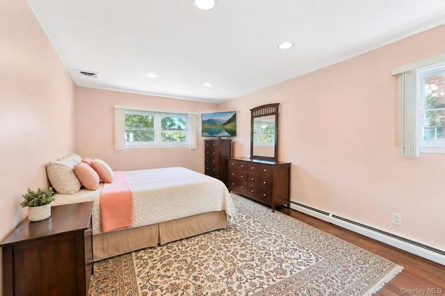 5 Cathy Lane, Great Neck, NY 11024