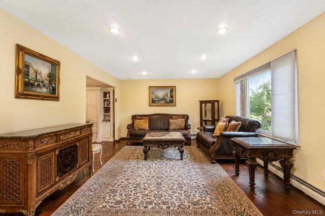5 Cathy Lane, Great Neck, NY 11024
