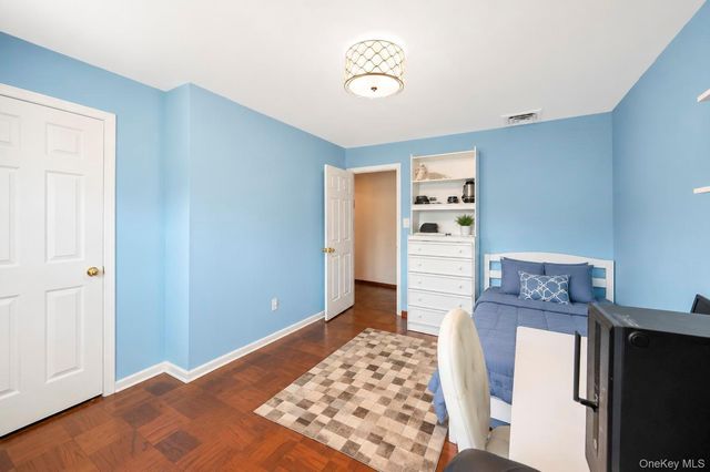 5 Cathy Lane, Great Neck, NY 11024