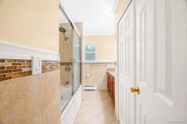 5 Cathy Lane, Great Neck, NY 11024