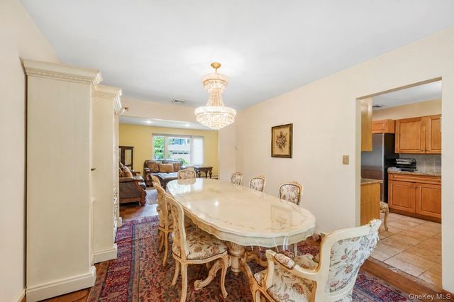 5 Cathy Lane, Great Neck, NY 11024